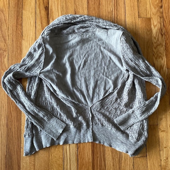 KENSIE Open Knit Shrug Size Medium - Picture 2 of 10